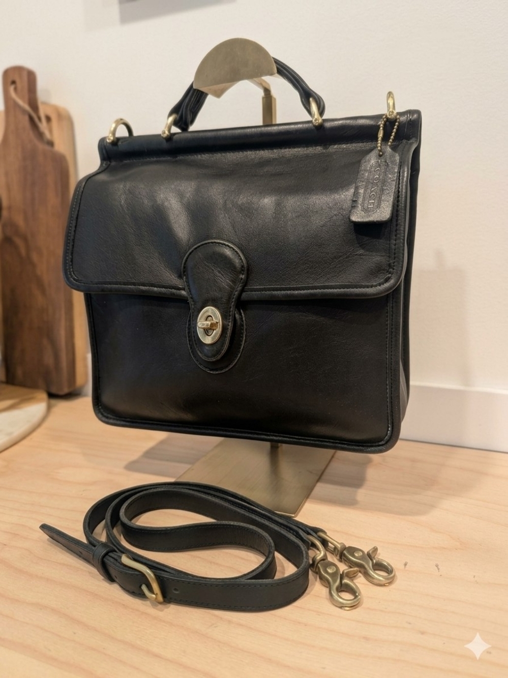 VINTAGE COACH Willis Black Leather Crossbody Bag 1995 Turn Lock